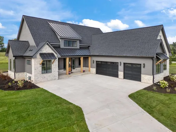 3560 West Pine View COURT, Mequon, WI 53097