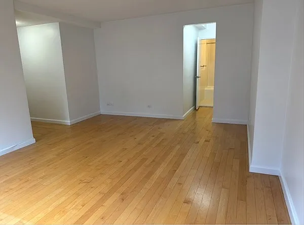 201 E 83rd St #4A — Photo 3
