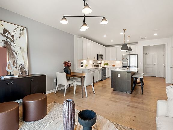 5th image of 8 Peters Farm Way #105