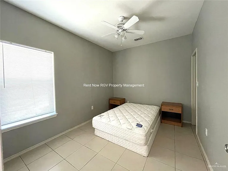 2010 Miroslava Ave #4 — Photo 5