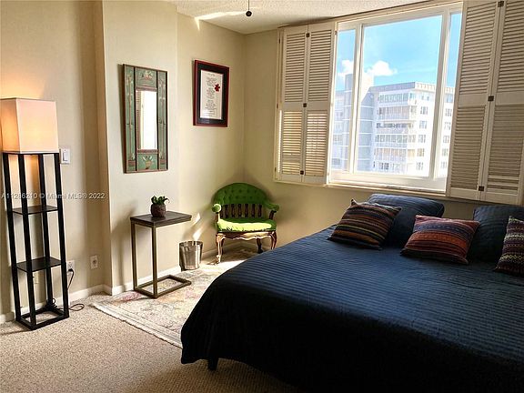 4th image of 4200 Hillcrest Dr APT 914