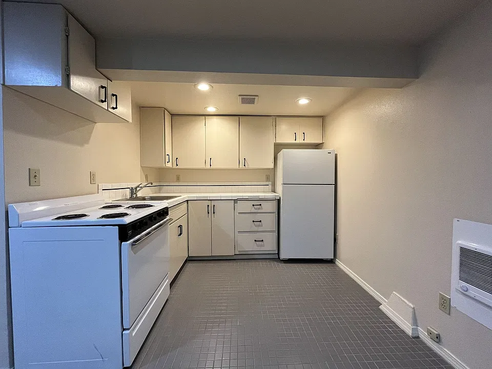 2046 NW Overton St #8