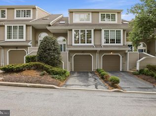 18 Cabot Dr, Wayne, PA 19087