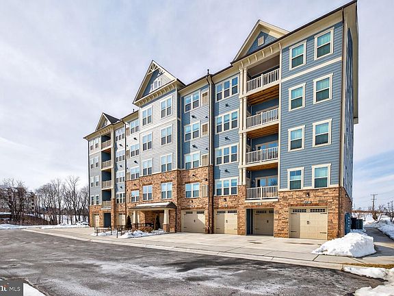 5th image of 3315 Firefly Ln #304