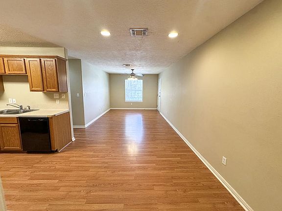 5th image of 139 Sherwood Dr