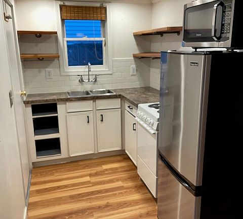 5th image of 2402 W Madison Ave Unit B
