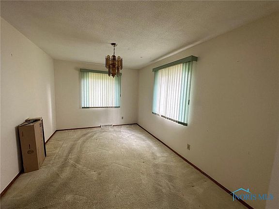 3rd image of 313 Torrington Dr