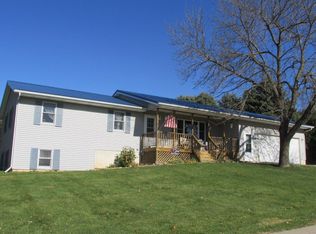 17868 Rainbow Dr, Monticello, IA 52310