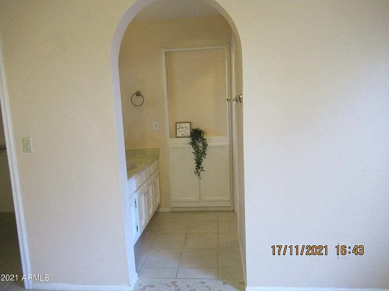 2324 W Highland Ct — Photo 40