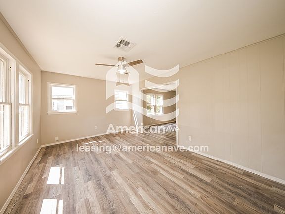 1595714_003_living_room_4.jpg