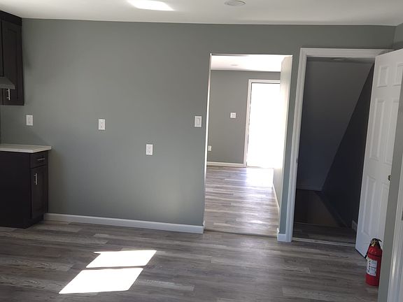 5th image of 14-16 E Johnston St #1