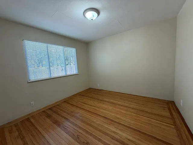 2 bed, 750 sqft, $3,200 — Photo 4