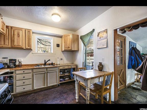 4th image of 1062 Park Ave #13&14