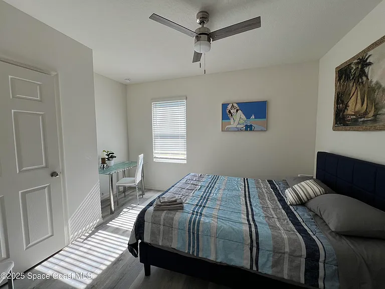 976 Trinity St — Photo 13