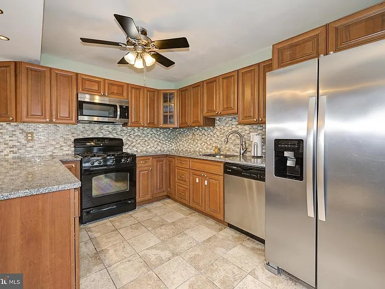 76 Argyle Ave — Photo 22
