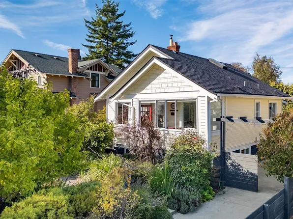 1618 Pinewood Ave, Victoria, BC V8S 1K7