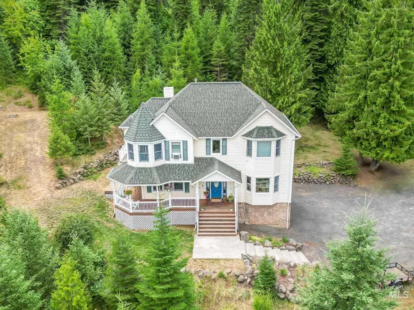 1055 Spring Valley Rd, Troy, ID 83871