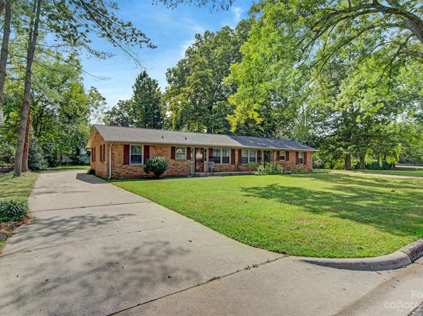 226/228 5th Avenue Ct NE, Hickory, NC 28601