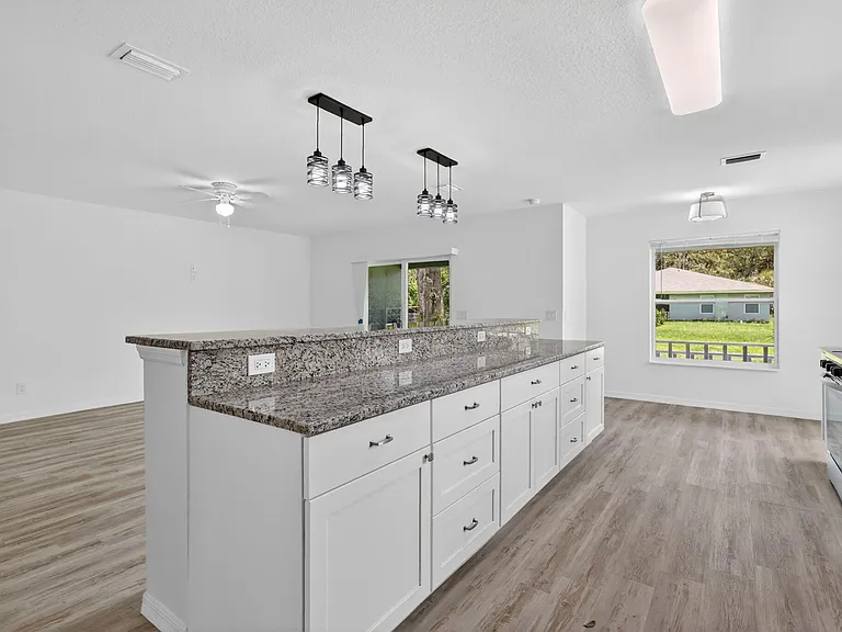 2206 S 34th St — Photo 26