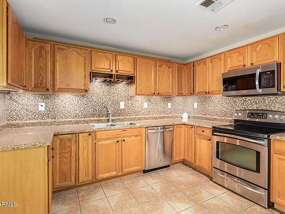 3rd image of 11236 W Nebraska Avenue