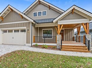 127 Creekside Valley Ln, Arden, NC 28704