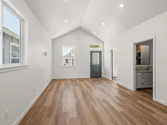 4th image of 202 Gangnes Dr