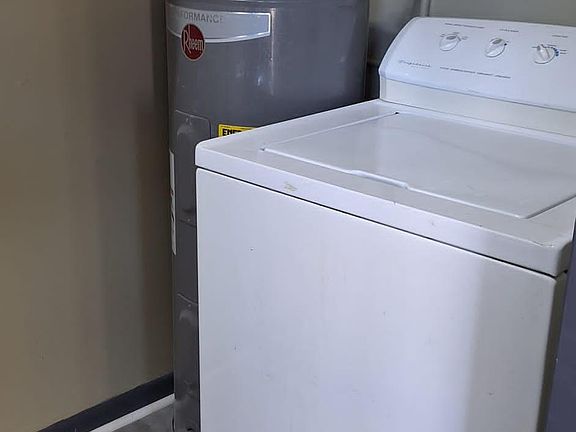 5th image of 8 W Raymond St