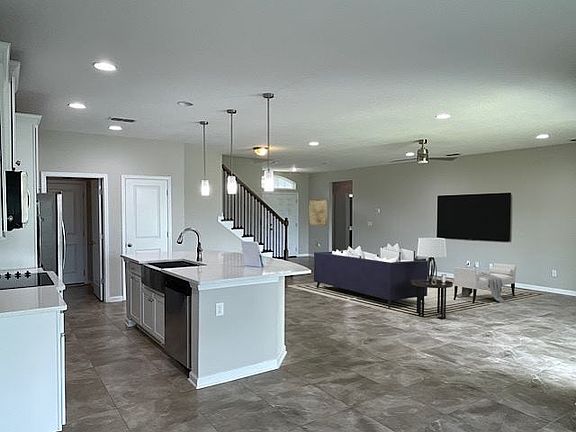 4th image of 211 Meadow Crossing Dr