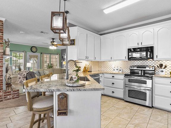 3rd image of 4073 Elizabeth Deborah Dr