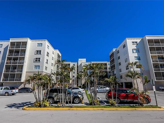 4th image of 2821 N Miami Beach Blvd #2K