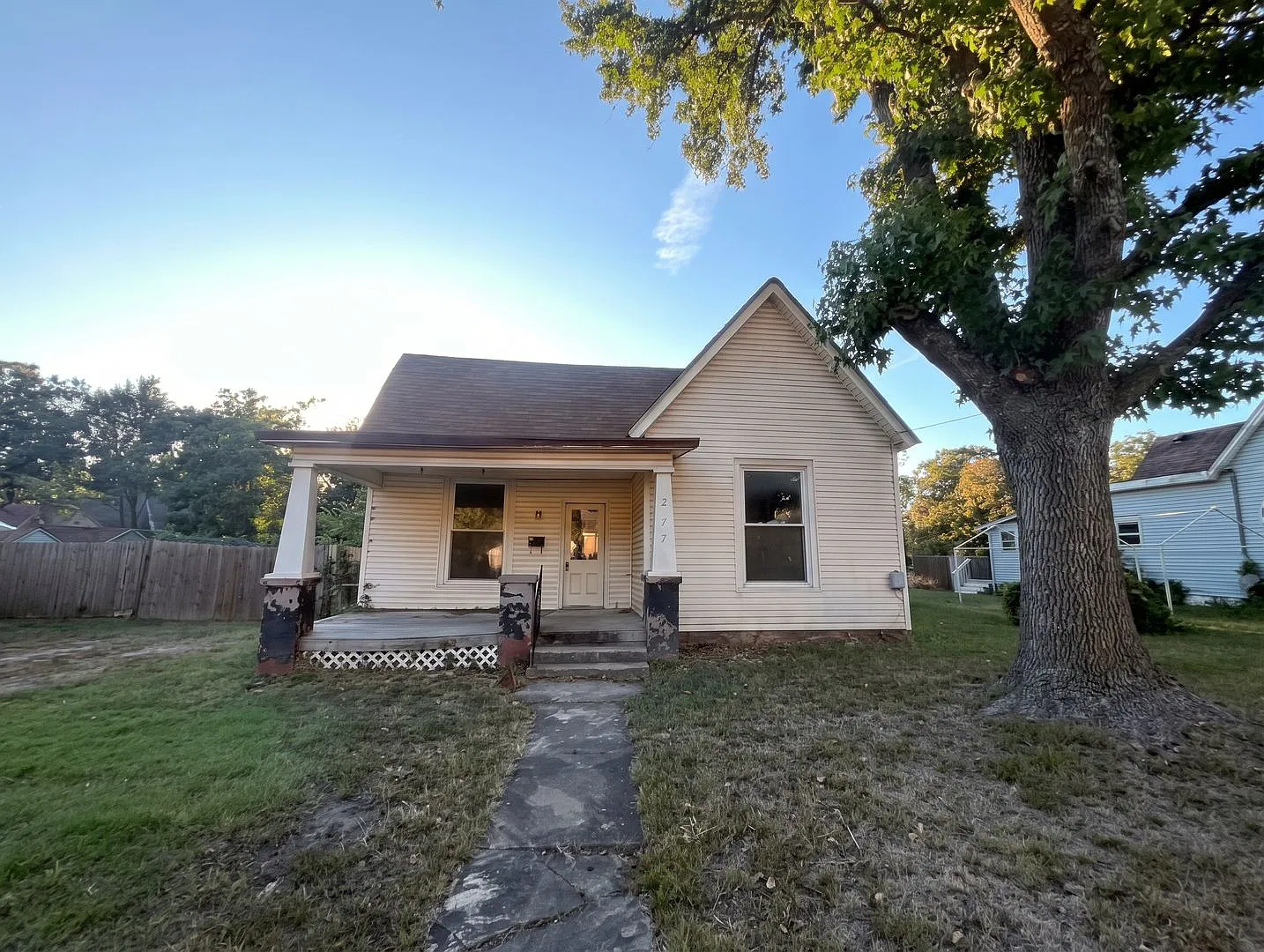 Farm Style House at Nevada MO — Photo 1