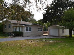 2711 Myang Ave, McHenry, IL 60050