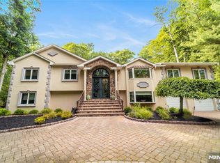 136 Willow Dr, Old Tappan, NJ 07675