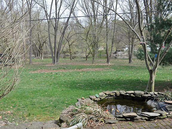 3rd image of 504 Woodcrest Dr