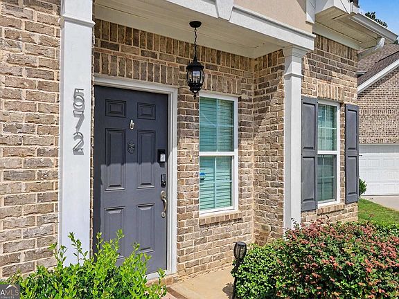 4th image of 572 Sprayberry Dr