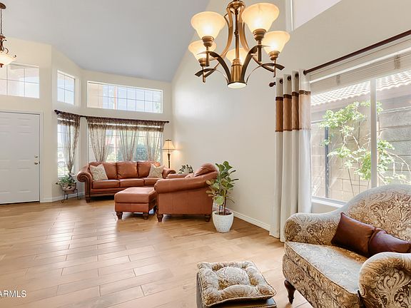 3rd image of 233 W GROVERS Avenue