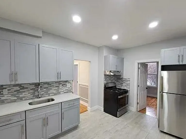 577 S 17th St #6L — Photo 1