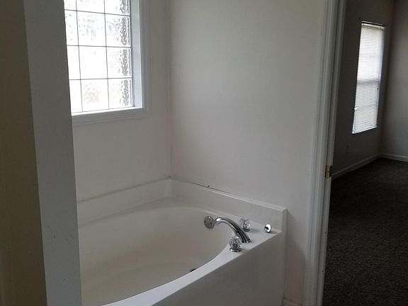 3rd image of 4605 Manteo Ct
