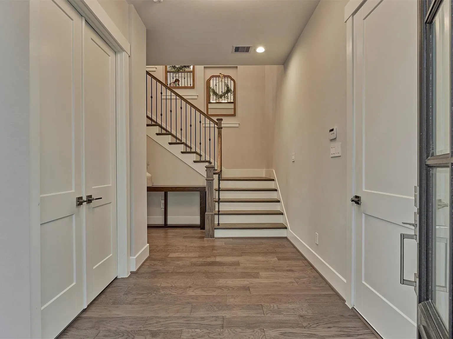 3 bed, 2.5 bath, 2124 sqft, $3,450 — Photo 4