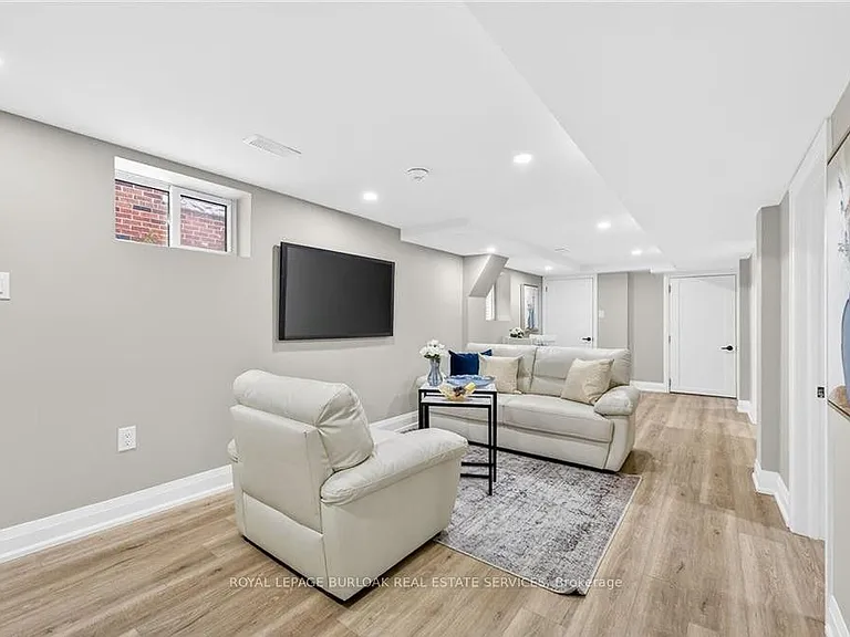 150 Brucedale Ave E #LOWER — Photo 7