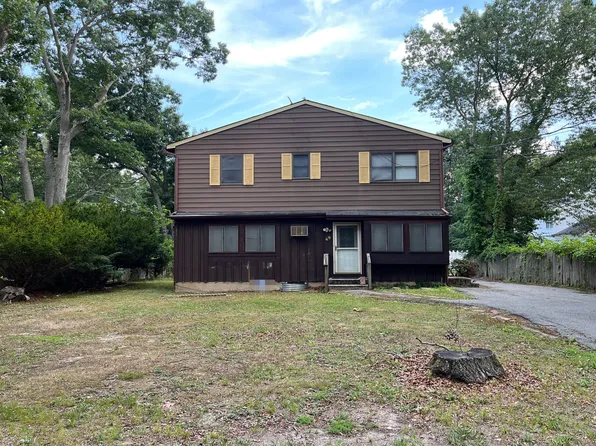 49 Wilson Ave, Middle Island, NY 11953