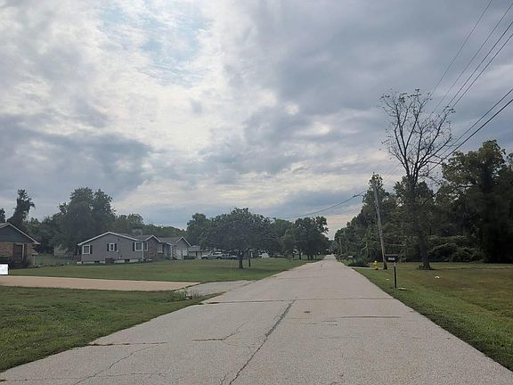 4th image of 1250 Spring Dr