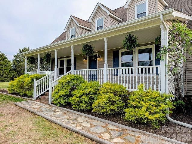 1st image of 577 Redwood Rd