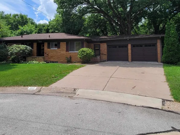 1111 52nd Street Ct, Moline, IL 61265