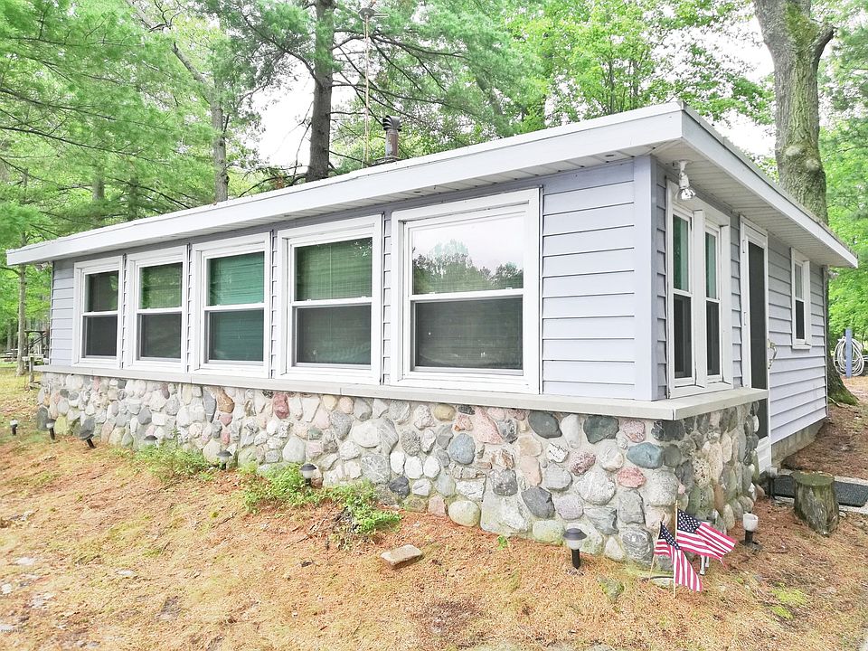 1st image of 6675 N Evergreen Dr