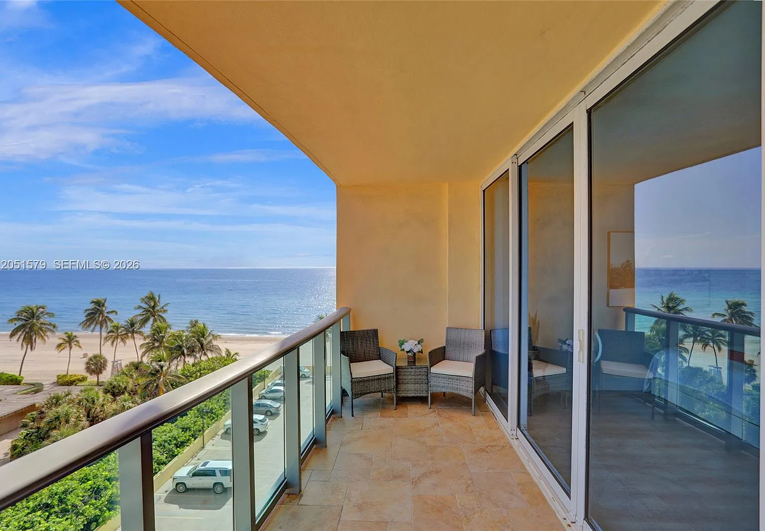 Wave Condo — Photo 2