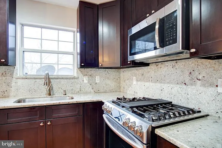 6912 Kerrywood Cir — Photo 10