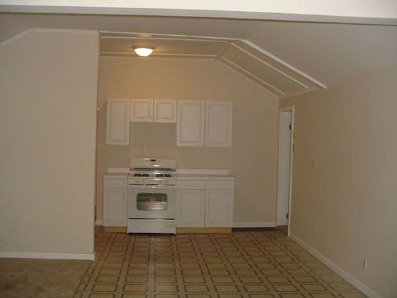 4th image of 11 Hilltop Trl