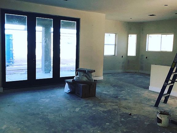 4th image of 34637 N Palm Dr