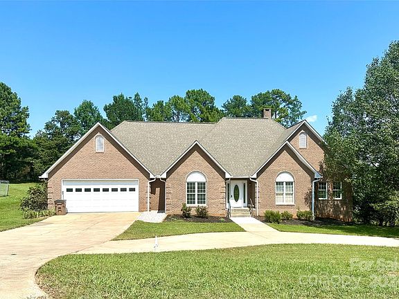 2nd image of 1923 Carolyn Dr